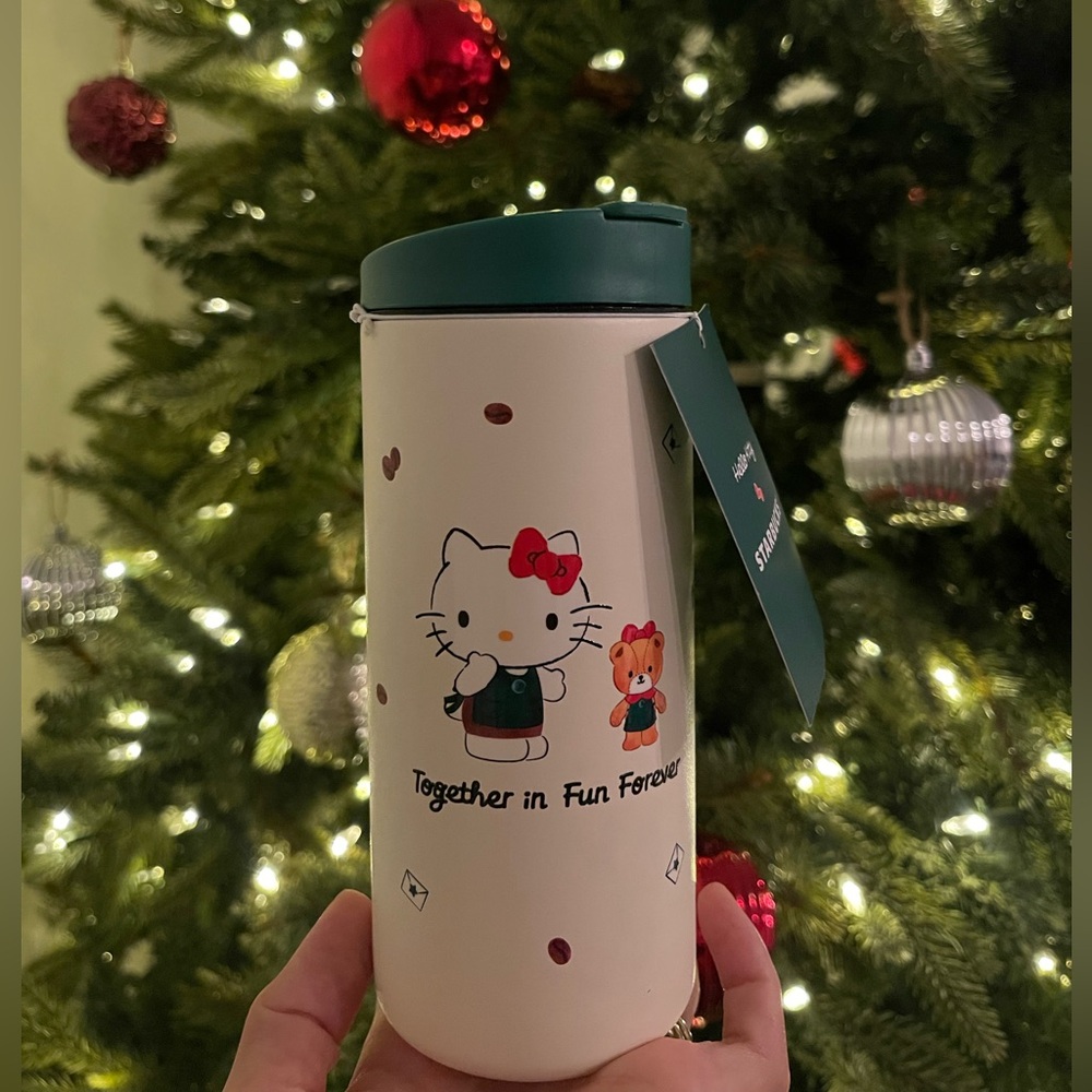 Starbucks x Hello Kitty 12 oz
LimitedEdition Tumbler